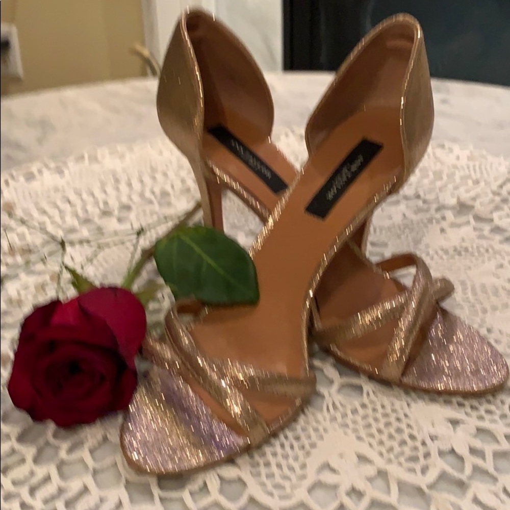 Ann Taylor gold sparkle heel. Size 7